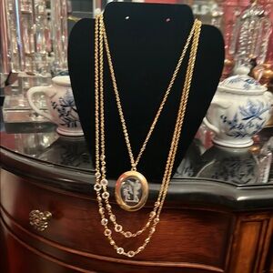 Gold Layered Pendant Necklace Set